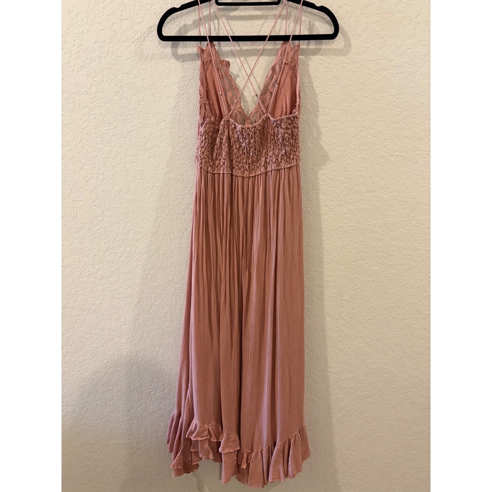 Boho Crochet Lace V-Neck Midi Dress Dusty Rose Pink Ruffle Hem Smocked Back - Picture 4 of 6